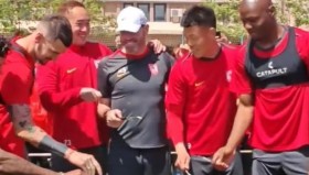 JN江南体育-世俱杯主教练赛后专访语录汇总与战术观点解读